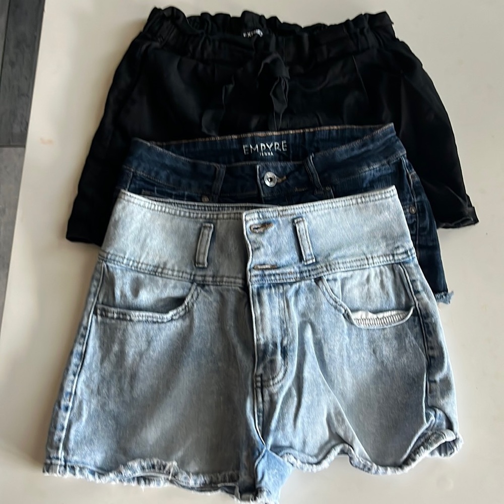 3 pairs of women shorts